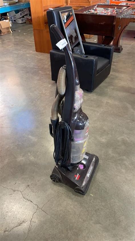 BISSELL CLEANVIEW HELIX DELUXE VACCUM - Big Valley Auction