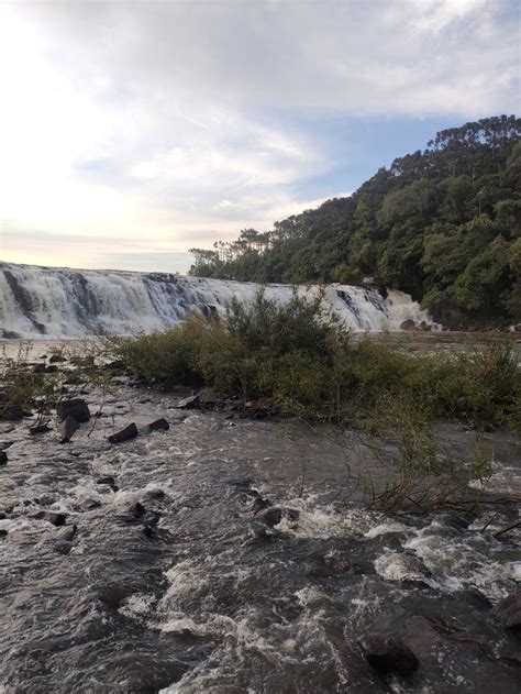 Jovem desaparece após escorregar e cair de cachoeira ClicRDC