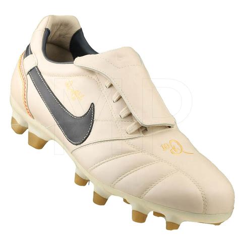 Closer Look | Nike Tiempo Ronaldinho 2006 R10 Signature Football Boots ...