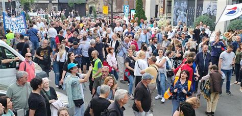 Održan protest pokreta Kreni promeni ispred RTS Manojlović Javni