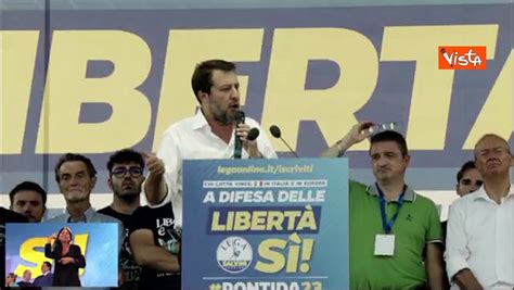 Salvini Bacioni A Richard Gere Apra Le Ville E Porti Migranti A Casa