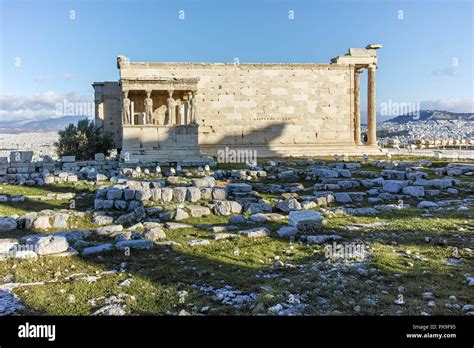 El P Rtico De Las Cari Tides En El Erectei N Un Antiguo Templo Griego