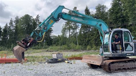 Grävmaskin Kobelco 135 SR LC Haninge Klaravik auktioner