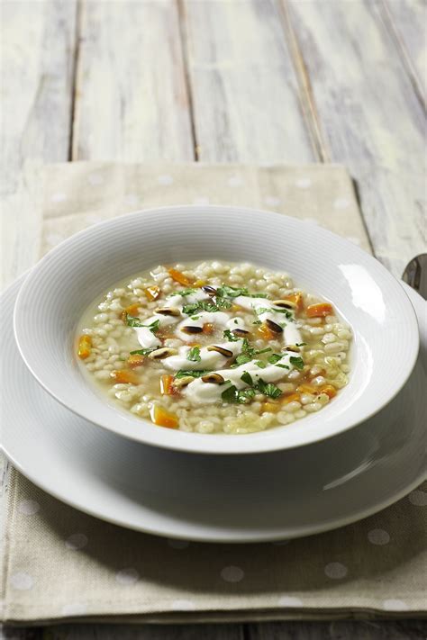 Minestra Di Orzo Alla Mela E Prezzemolo Con I Pinoli