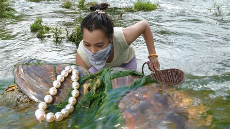 Precious Treasure Girl Retrieves Big River Clam Surprisingly