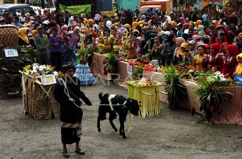 Ritual Ruwat Bumi Di Tegal Antara Foto