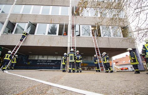 Bung Brand Im Albertus Magnus Gymnasium F R Feuerwehr Thw Und Drk