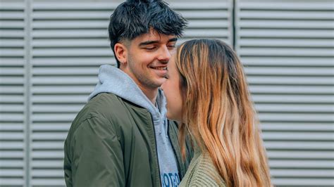 Tiny Traits Men Find Undeniably Hot About Women Brenda Descamps YourTango