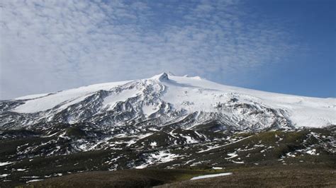 Snæfellsjökull stratovolcano & glacier, the crown of Snæfellsjökull ...