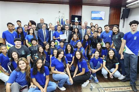 Professora Se Emociona E Aluno Jovem Senador Arrasa Na Entrega De Mo O