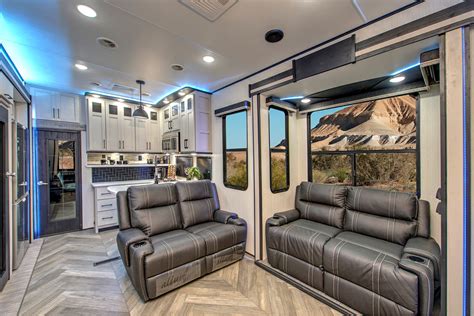 Cyclone 4006 Toy Hauler: Get a Virtual Tour | Heartland RVs