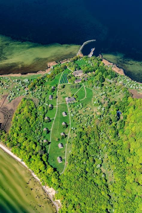 Putbus aus der Vogelperspektive Küstenbereich der Ostsee Insel Vilm