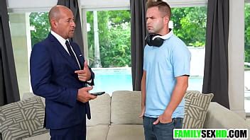 Hermanastra cachonda soborna a su hermanastro con su coño XVIDEOS