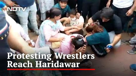 Wrestlers Protest Wrestlers To Immerse Their Medals In Ganga In