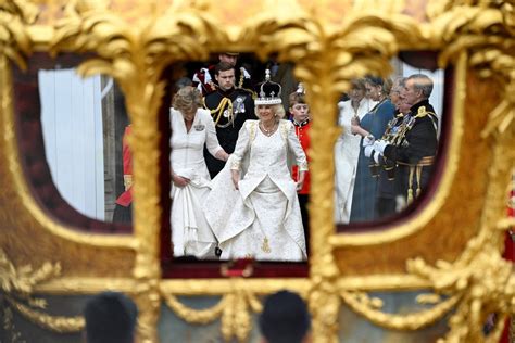 COROAÇÃO REI CHARLES III Charles III é coroado rei em cerimônia