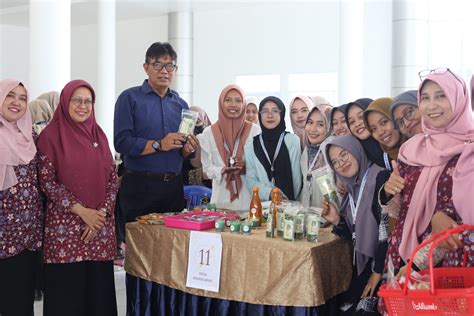 Beragam Produk Mahasiswa Dipamerkan Di Bazar Kkn Umku 2023