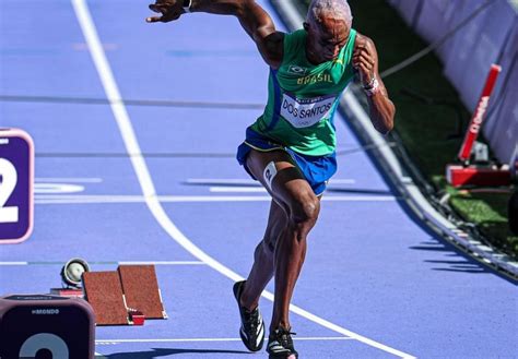 Alison Dos Santos Avança Para A Semifinal Dos 400m Com Barreiras Nas