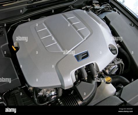 Toyota 2ur Gse Engine Stock Photo Alamy