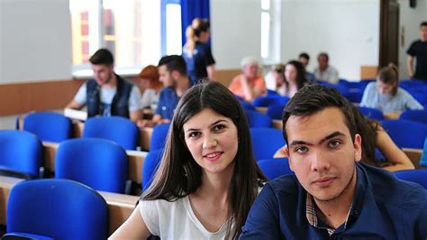 Peste De Candidati Inscrisi La Facultatea De Matematica Si