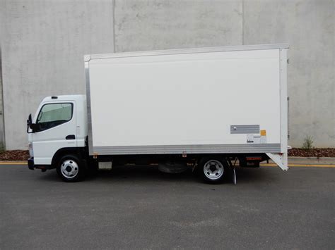 2016 MITSUBISHI FUSO CANTER 515 WIDE SEMI AUTOMATIC PANTECH