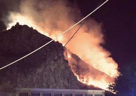 Palermo Le Fiamme Avvolgono Monte Pellegrino Minacciato Anche