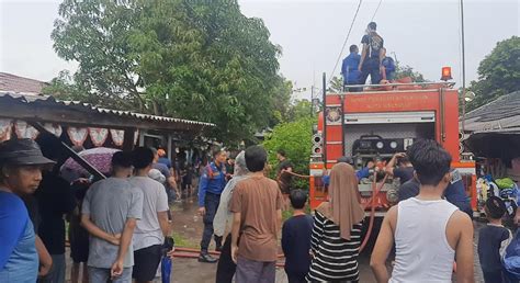 Empat Petak Rumah Di Asrama Polisi Di Makassar Ludes Terbakar