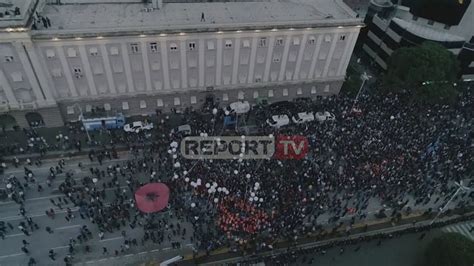 Report TV sjell pamjet me dron nga protesta e opozitës para