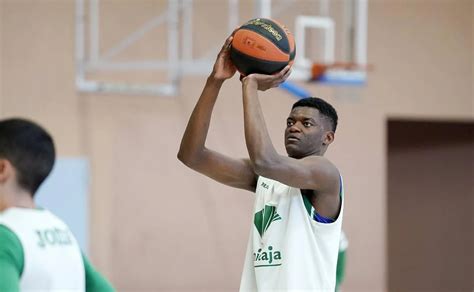 Yannick Nzosa jugará la Liga de Verano de la NBA con los Washington