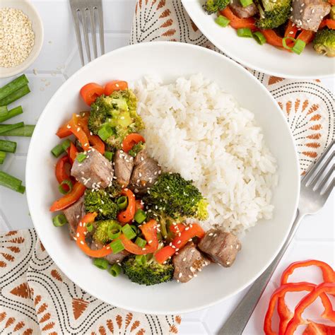 Mealime Baked Sesame Beef With Broccoli Red Pepper Green Onion And Rice
