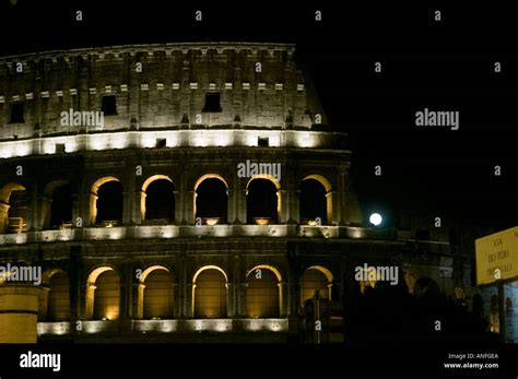 Alten Rom Kolosseum Beleuchtet In Der Nacht Rom Italien Flavian