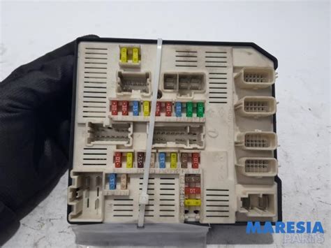 Fuse Box Renault Megane III Grandtour 1 4 16V TCe 130 284B69854R RENAULT