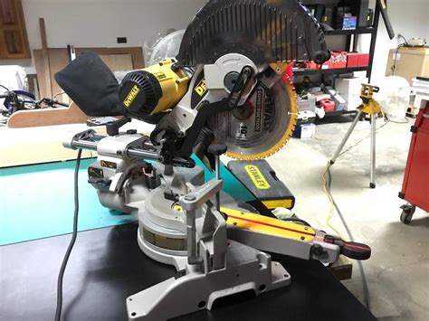 Dewalt Dw717 10 Inch Sliding Compound Miter Saw Double Bevel With