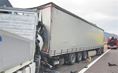 Violento Tamponamento Tra Due Camion In A Radio Nbc Rete Regione