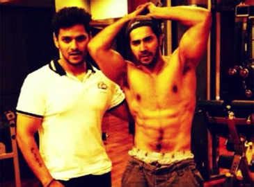 Varun Dhawan Shows Off His Sexy Abs