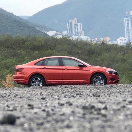 Jetta 2019 R Line Equilibrio Europeo