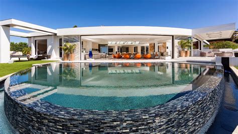 Extraordinary Modern Home in Los Angeles Luxury Houses