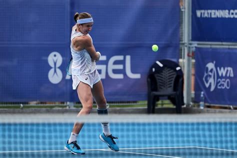 Tady jsem Bartůňková slaví první vítězný zápas na WTA Tenis Živě cz