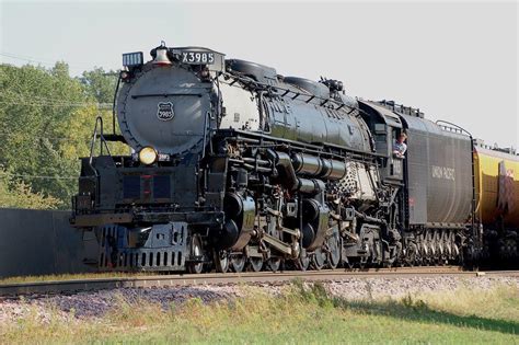 Union Pacific Challenger 3985. : r/trains