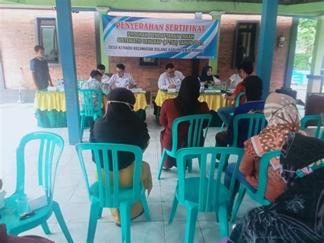 Penyerahan Sertifikat Program Pendaftaran Tanah Sistematis Lengkap