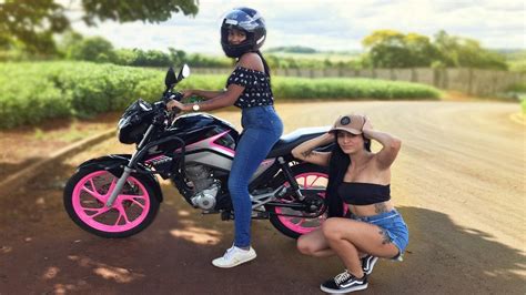 ENSINANDO MINHA AMIGA A ANDAR DE MOTO YouTube