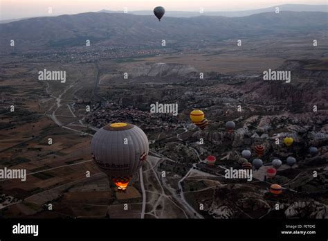 Cappadoccia Turkey Balloon Hi Res Stock Photography And Images Alamy