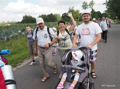 Pielgrzymi Z Garwolina Wyruszyli Na Maryjny Szlak Parafia P W