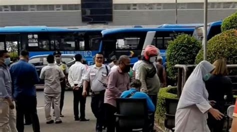 Viral Video Korban Dalam Bus Usai Tabrakan TransJakarta Vs TransJakarta