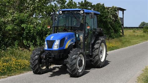 Lenkerin verletzt 53 Jährige krachte in Hallein mit Pkw in Traktor