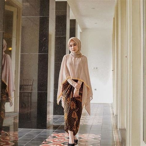 30 Model Kebaya Modern Terbaik 2020 Yang Bikin Penampilanmu Terlihat