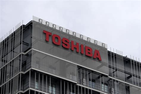 Japan's Toshiba shareholders vote down restructuring plan