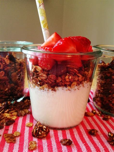 Das Knusprige Homemade Granola Im Glas Auf Joghurt Und Mit Frischen