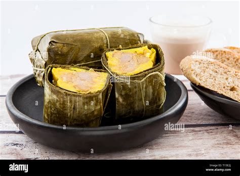 El Tamal Colombiano Tradicional Desayuno Con Pan Y Chocolate Como Hizo