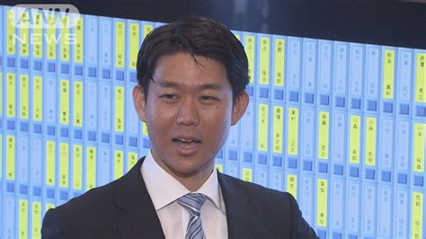 衆院補選で当選した岸信千世議員らが初登院