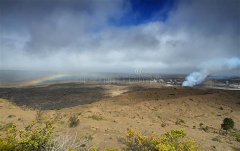 Vista Panorámica Del Cráter Activo Del Volcán De Kilauea Foto de